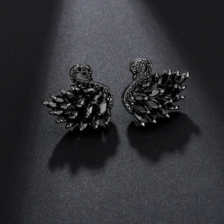 Bông tai nữ phong cách châu Âu mới nhất với đá corundum chuyển màu hồng zircon dạng bông thiên nga