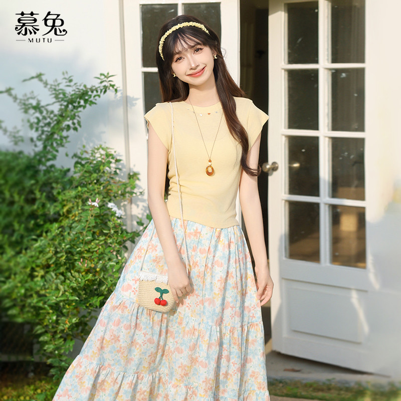 Mutu Ao Thun liền Váy Hoa Hai Mảnh, Style Mới cho Mùa Hè 2026