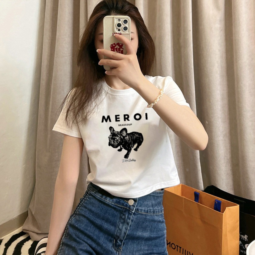 Áo thun croptop nữ này có thiết kế chất lượng cao và chất liệu thoải mái, thoáng khí.