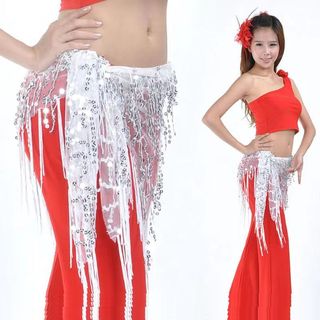 Bụng khiêu vũ với dây thắt lưng khăn tam giác tua rua, phù hợp cho người mới bắt đầu thực hành