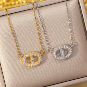 Dây chuyền zirconia kẻ sọc đồng, thiết kế sang trọng, phù hợp mọi dịp