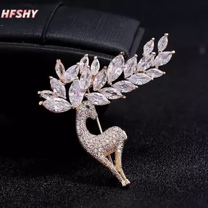 HoaCorsage Pha lê hình hươu Sika - Ánh sáng siêu đẹp cho áo khoác nữ