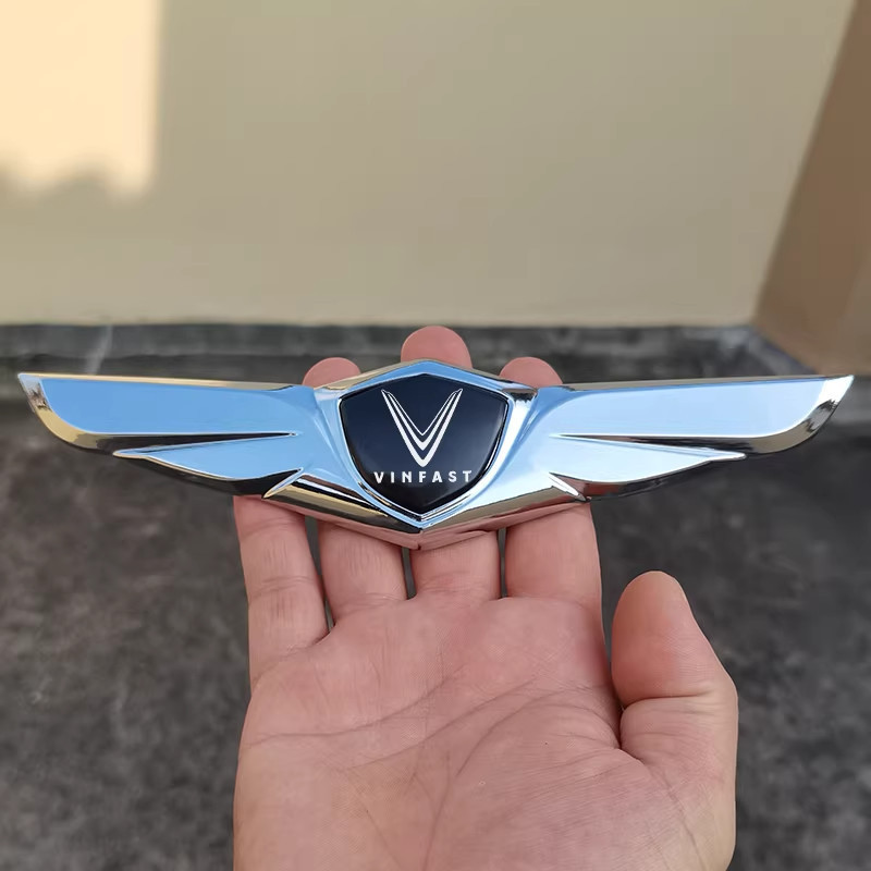 Phụ Kiện Trang Trí Vinfast: Miếng Dán Logo Kim Loại Hình Đôi Cánh Cho Nắp Capo Xe - Tương Thích VF8, VF9, E34