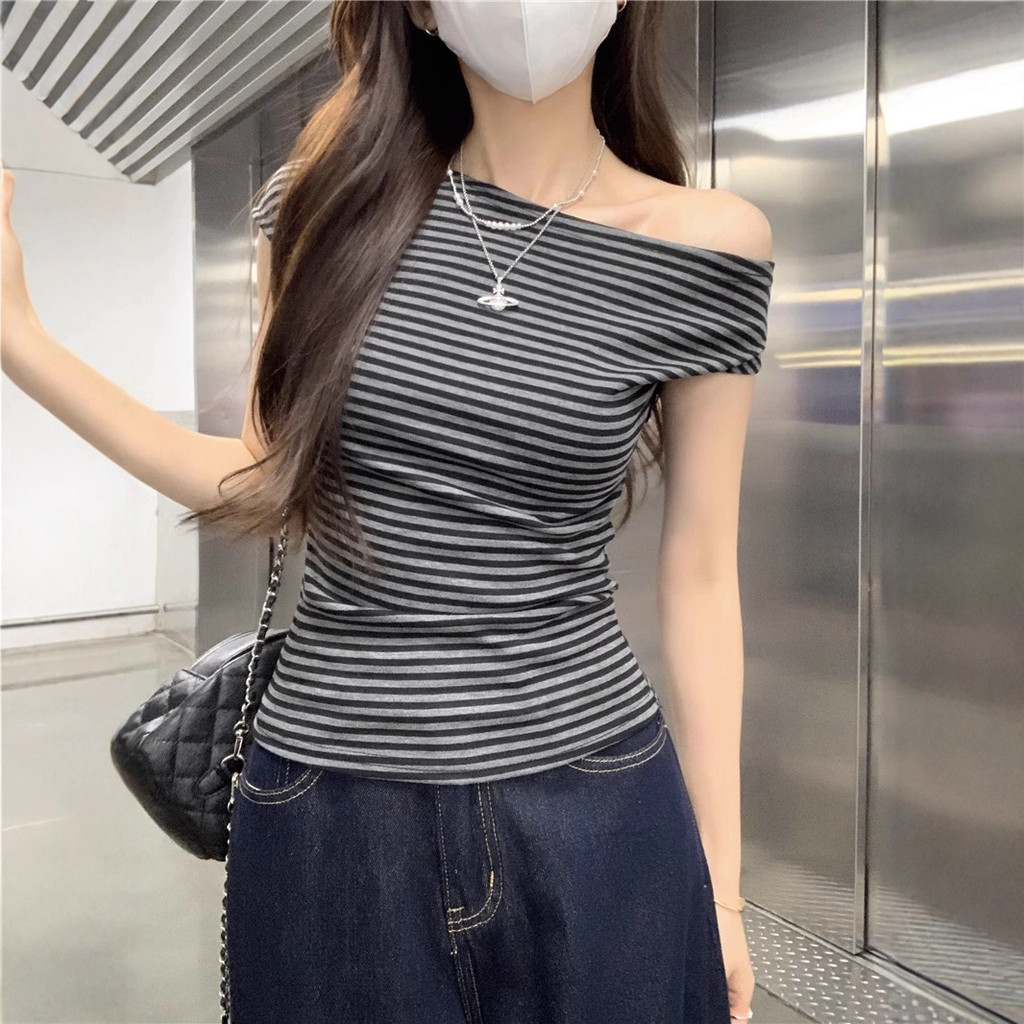 Pure Desire Style Áo thun ngắn tay sọc lệch vai màu sắc tinh khiết dành cho nữ