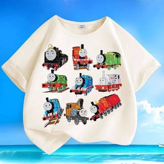 Áo thun cổ tròn có hình Thomas the Tank Engine, thoải mái và giản dị, phù hợp cho bé trai.