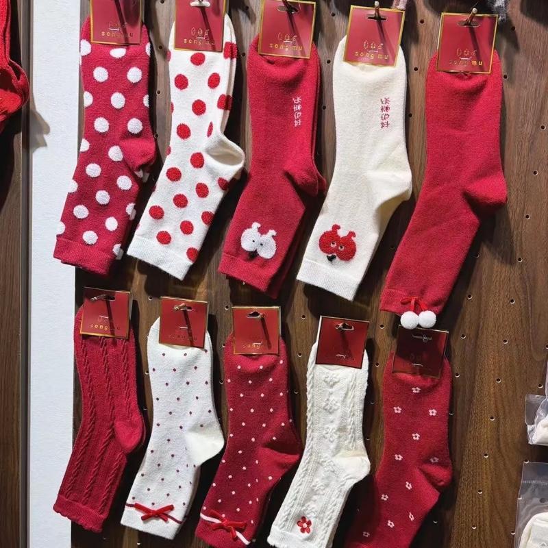 Tất 2026 Màu Trắng Đỏ Thêu Nơ Dành Cho Nữ Cotton Nhung Mềm Mịn Phong Cách Hàn Quốc Style Thể Thao Năng Động