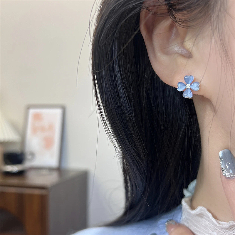 Bông tai cỏ bốn lá kim bạc 925 màu xanh ngọt ngào