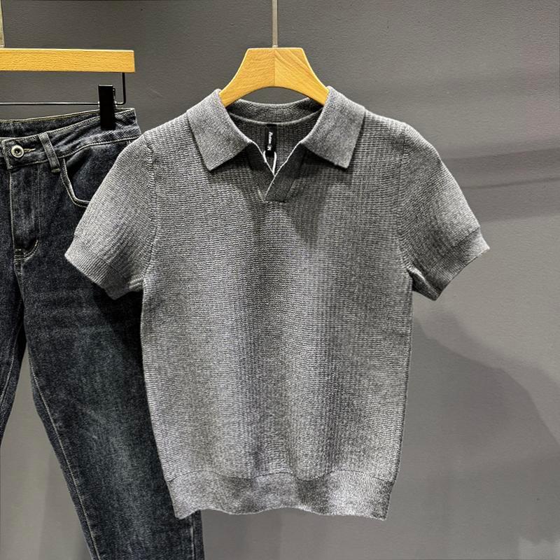 Áo sơ mi Polo dệt kim style Hàn Quốc, cổ chữ V, form slim-fit, tay ngắn, đáy có ve áo màu trơn
