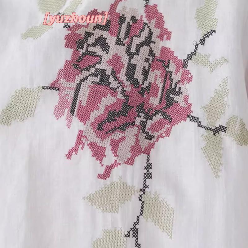 Áo sơ mi thêu cổ điển và quần ống loe - Bộ đồ hai món dành cho nữ