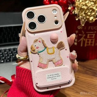 Cô Gái Màu Hồng Chấm Bi Thêu Pony Giá Đỡ Thích Hợp Cho iPhone16 / 17pro Ốp Điện Thoại IP15 Kẹo Không Khí Đệm 14 Mềm Mại