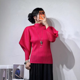 Áo sơ mi xếp ly  Miyake, thiết kế thời thượng với chất liệu cao cấp và màu sắc đơn giản