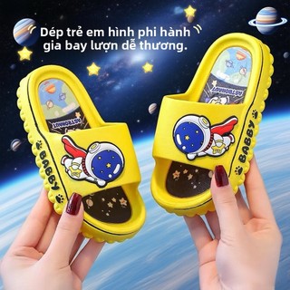 Dép cho bé trai hình phi hành gia – Đế mềm chống trượt, nhẹ êm, mang trong nhà mùa hè