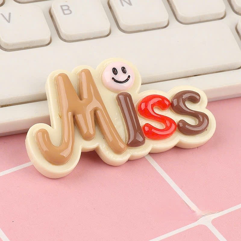 Set Charm Chữ Pastel “LOVE – MISS – NICE- KISS- SMILE ” Cute Baby – Charm Gắn Dép Xinh Xắn Hot Trend 👟✨