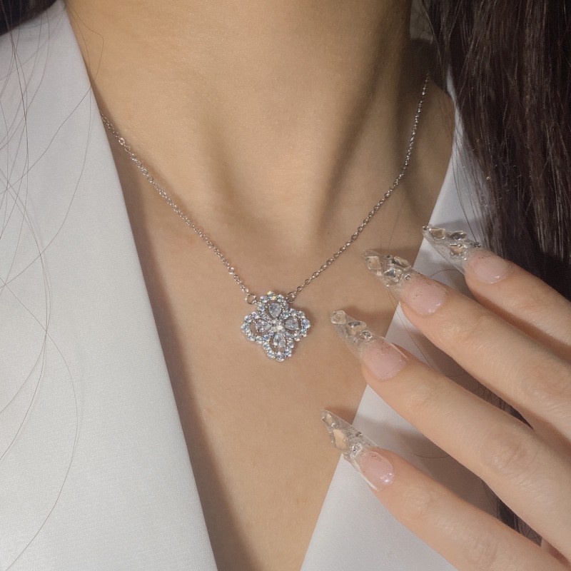 Vòng cổ cỏ bốn lá kim cương, chất lượng cao và thời trang