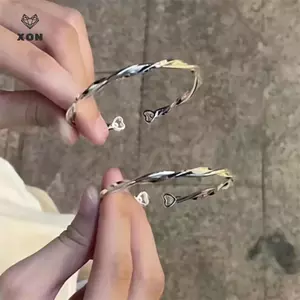 Vòng tay Möbius thiết kế Hàn Quốc, thanh lịch với hình trái tim, phù hợp làm quà tặng hoặc sử dụng cá nhân.