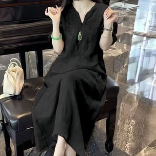 Váy cổ chữ V kiểu mới,dáng rộng, tôn dáng và thanh lịch.