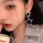 Bông tai ngôi sao kim cương nhấp nháy phóng đại