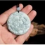 Mặt dây chuyền sáp Jadeite cao cấp với họa tiết hoa peony và chim hót, phù hợp unisex