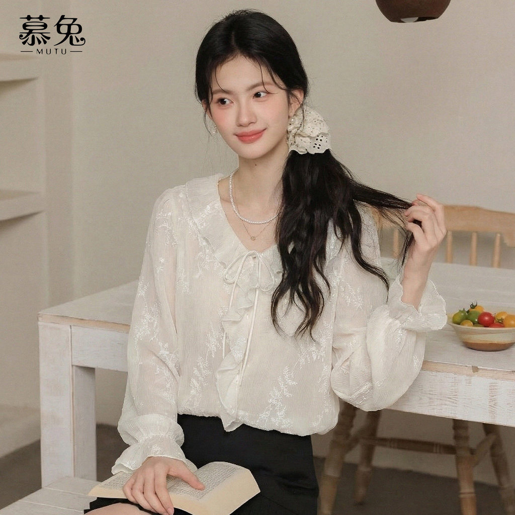 Mutu Pháp Cao Cấp Xù Cổ Chữ V - Áo Sơ Mi Nữ Với Chi Tiết Nơ Ren Nhẹ Nhàng