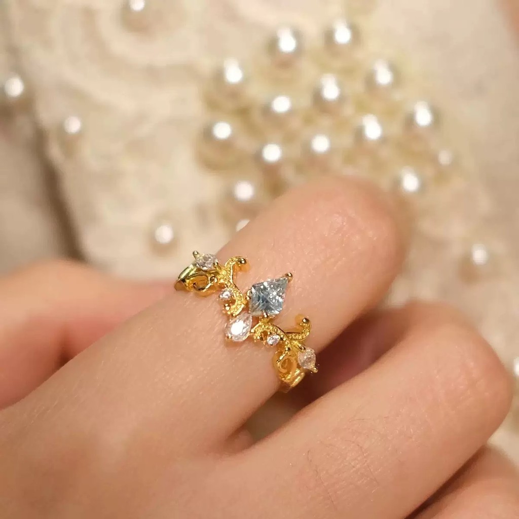 Nhẫn đính hôn vương miện kim cương lấp lánh, phong cách thời trung cổ mạ vàng, phù hợp với phong cách hoàng gia