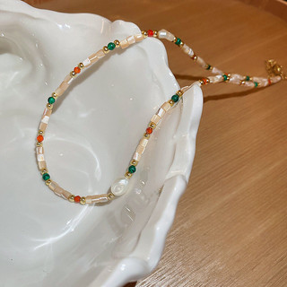 Dây chuyền vòng cổ bohemian hạt ngọc trai sang trọng với ánh sáng