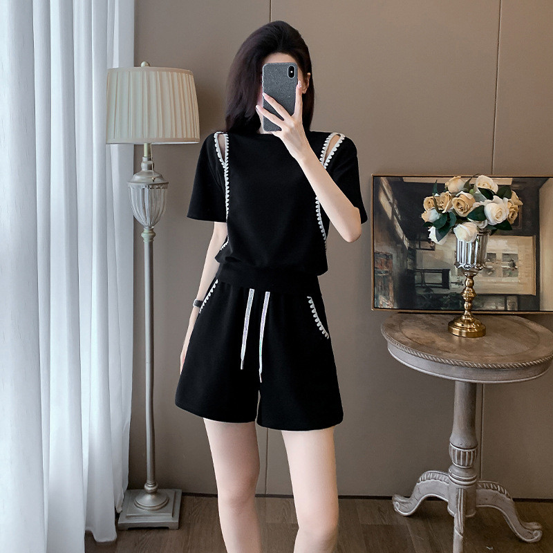 Bộ đồ thể thao hai mảnh mùa hè mới, phong cách, thoải mái, tay ngắn dành cho phụ nữ dáng nhỏ, rộng rãi và tôn dáng.