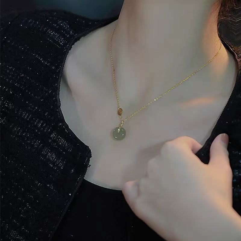 Vòng cổ ngọc bích phong cách Trung Quốc, thiết kế thanh lịch