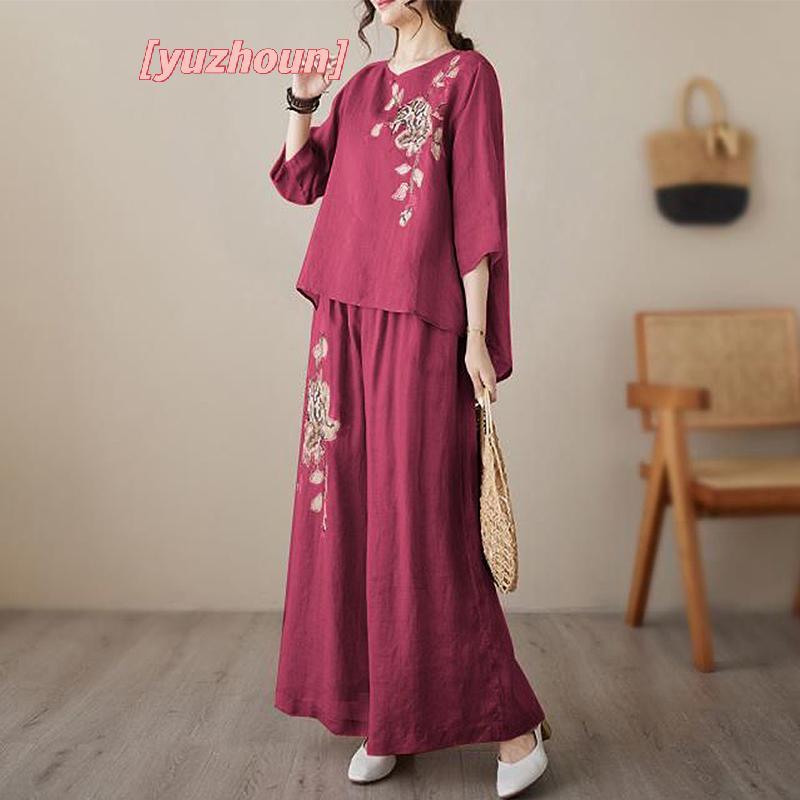 Áo sơ mi thêu cổ điển và quần ống loe - Bộ đồ hai món dành cho nữ
