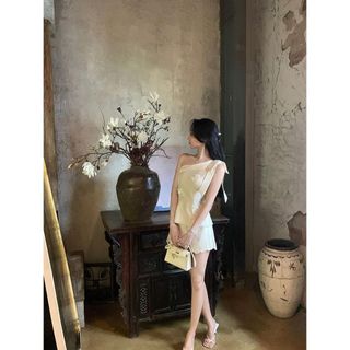 Set áo quần lệch vai đính hoa nổi, quần short nữ tôn dáng HB.Studio S114
