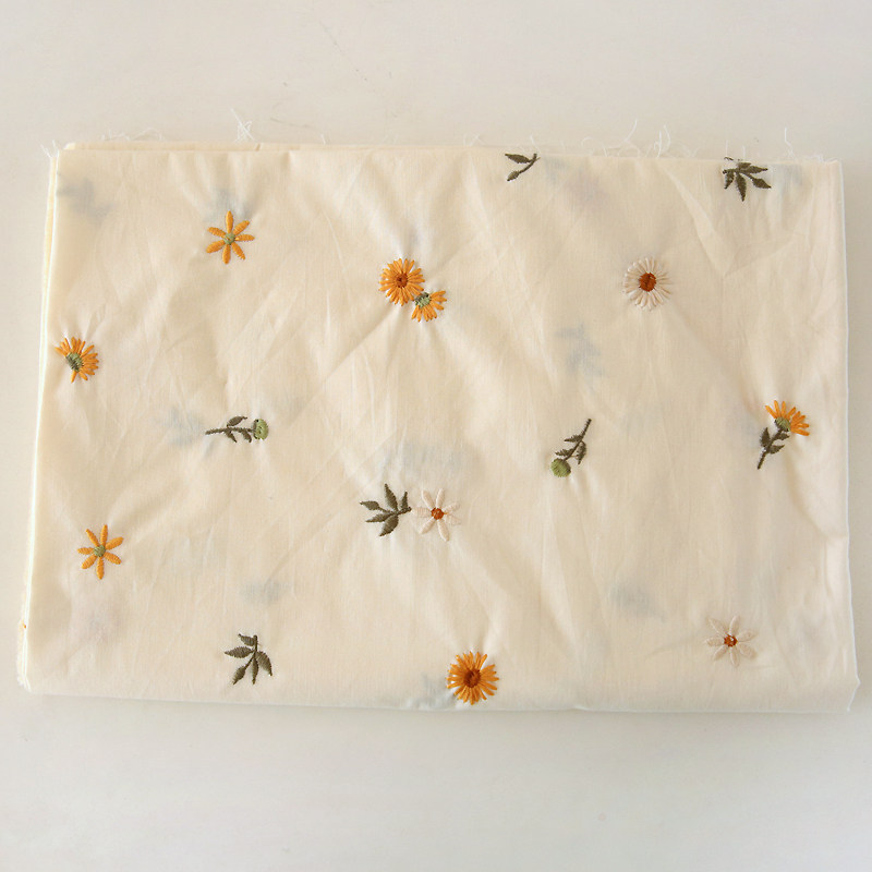 Áo sơ mi nữ màu be họa tiết thêu hoa, chất liệu cotton nguyên chất, size 50x145cm