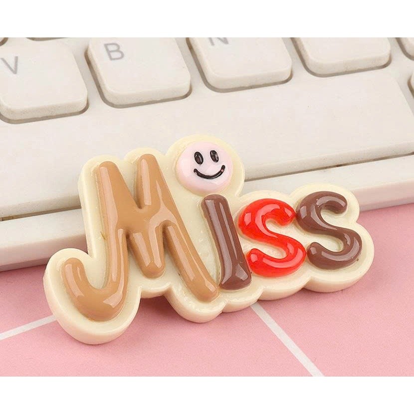 Set Charm Chữ Pastel “LOVE – MISS – NICE” Cute Baby – Charm Gắn Dép Xinh Xắn Hot Trend 👟✨