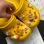 Phụ kiện giày lỗ Good Night Star People Giày dễ thương Hoa Thích hợp cho Crocs Khóa giày giác quan cao cấp Khóa giày có thể tháo rời Khóa giày lỗ Khóa giày Busch Khóa giày Zhibixing ins Hoa giày