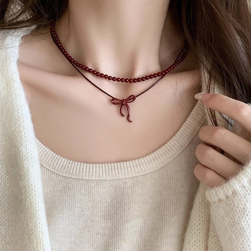 Vòng cổ vintage đỏ đính hạt, ánh sáng mới - Phụ kiện sang trọng cho áo len