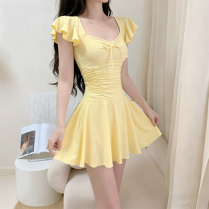 Bộ bikini ba mảnh dáng rộng vừa vặn, đồ bơi mỏng với khả năng chắn nắng
