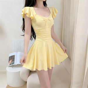 Bộ bikini ba mảnh dáng rộng vừa vặn, đồ bơi mỏng với khả năng chắn nắng