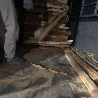 Thanh gỗ tràm tự nhiên. Cao 1M dày 5,5 vuông (1Mx5,5cmx5,5cm) hàng F1. Thanh gỗ dùng làm bàn, ghế, giường.