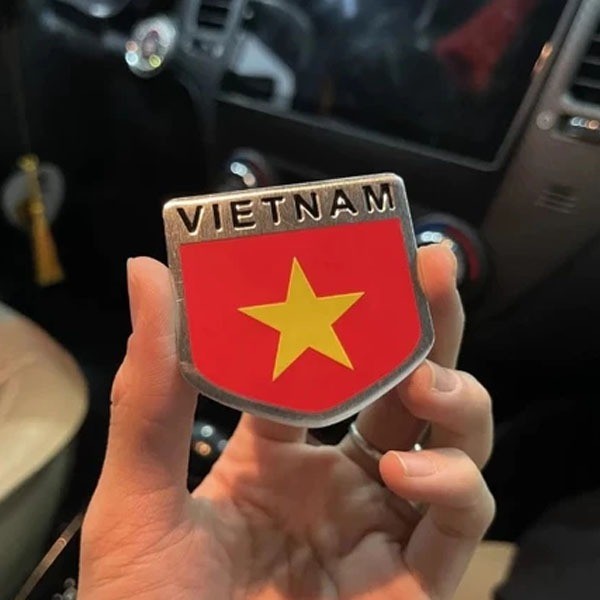 Decal tem nhôm cờ Việt Nam ONECARS trang trí ô tô decor nhà Tem nhôm cờ Việt Nam，Sử dụng băng dính 3M chắc chắn