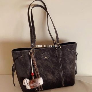 Túi Bigsize Da Lộn Đeo Vai Kèm Charm Cún Bông Vintage
