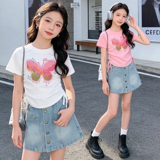 Bộ đồ hè cho bé gái 5–12 tuổi, áo dây rút + quần short denim, vải mềm, phong cách ngọt cá tính, phù hợp nhiều dịp.