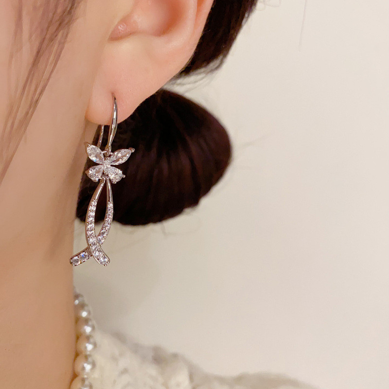 Bông tai tua rua hình bướm ngọt ngào thời trang