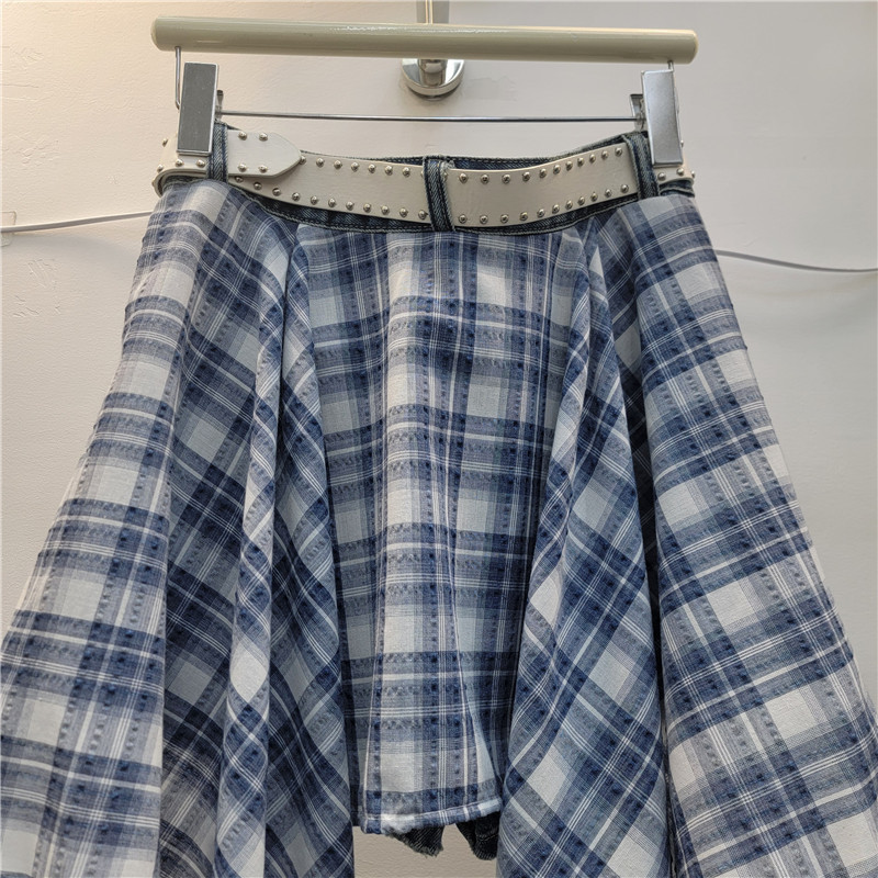 Short Denim Nữ Xu Hướng Xuân-Hè 2026, Thiết Kê Mới Mẻ và Thời Trang