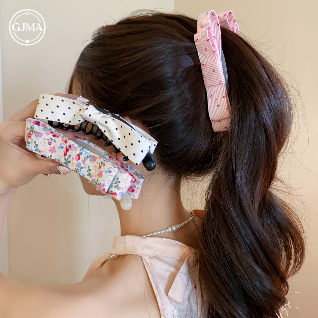 Kẹp tóc bằng vải chấm bi, kiểu Pháp thanh lịch cho updo