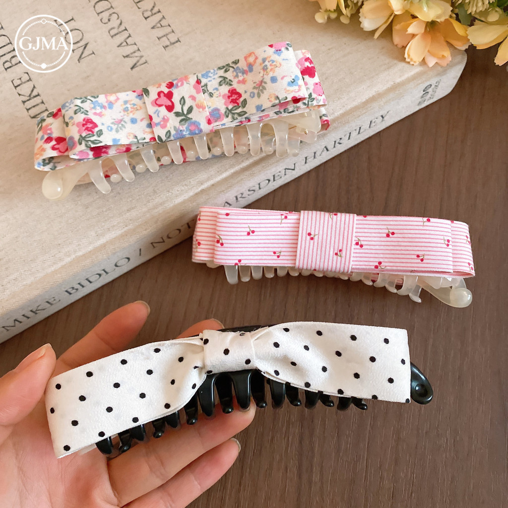 Kẹp tóc bằng vải chấm bi, kiểu Pháp thanh lịch cho updo