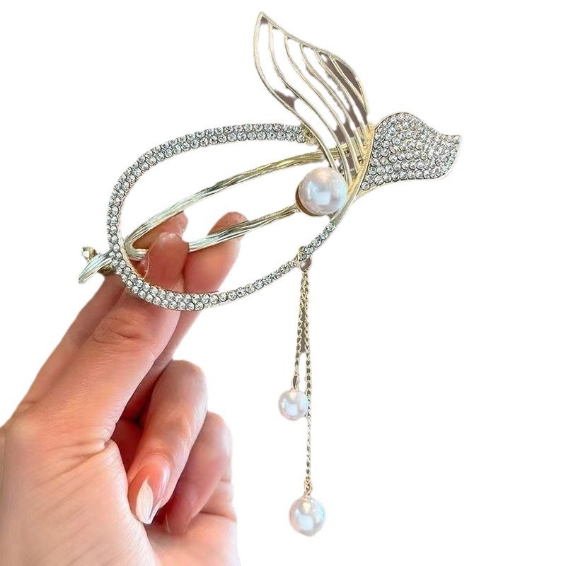 Kẹp Tóc Duoi Cá Tua Rua Với Ánh Sáng Sang Trọng Và Họa Tiết Bướm Xoắn - Phù Hợp Cho Làm Đẹp Đầu Sau