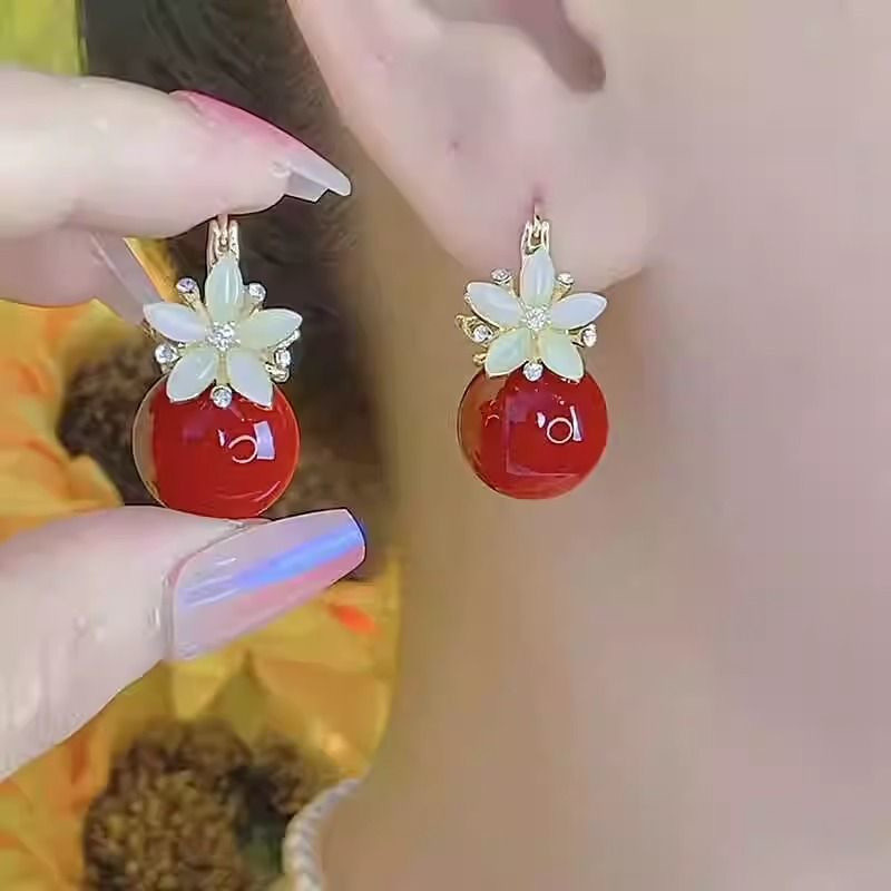 Bông tai ngọc trai với họa tiết hoa kim cương mạ, thiết kế hai mặt hiện đại dành cho nữ