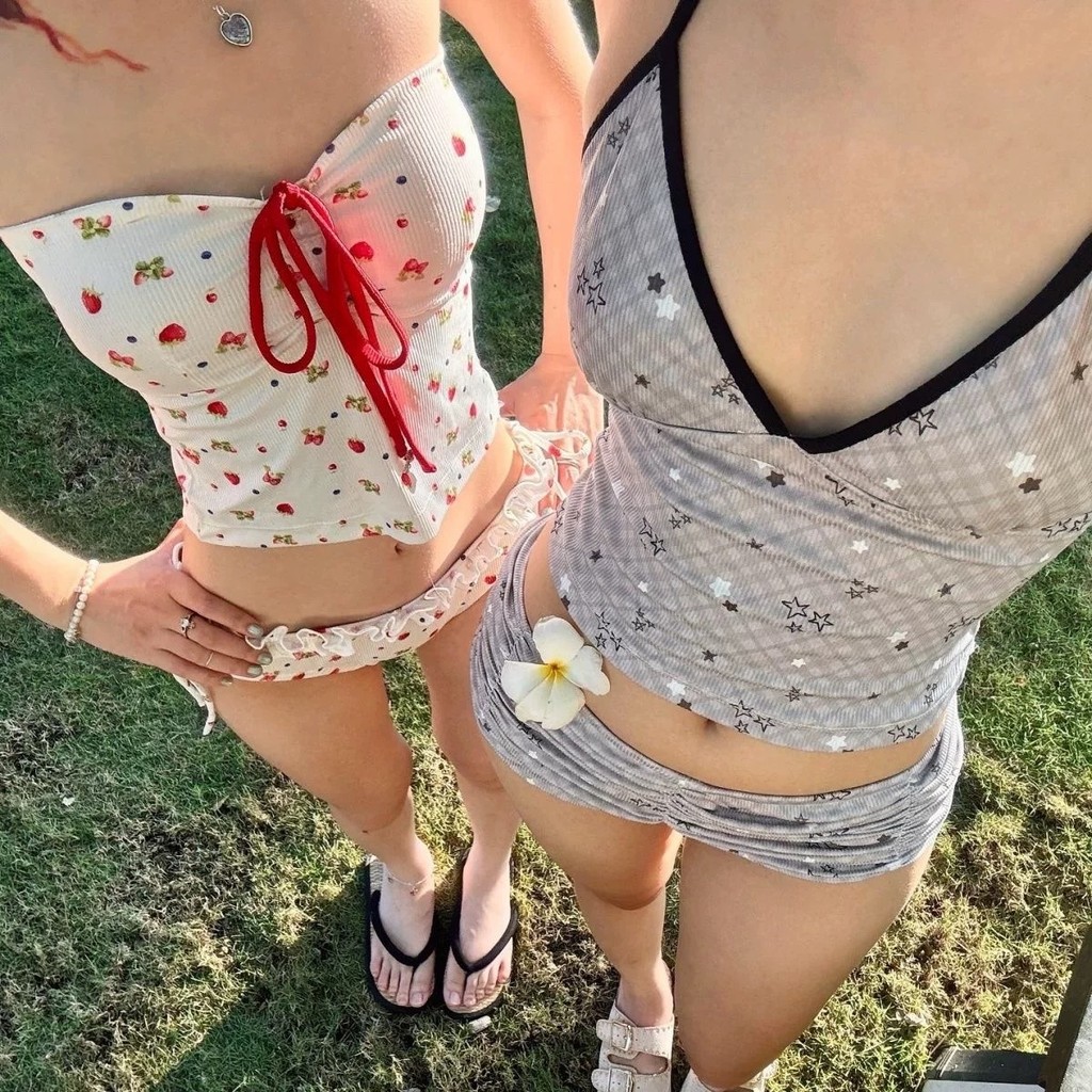 Bikini sling in hình ngực nhỏ - Đồ bơi nước ngọt