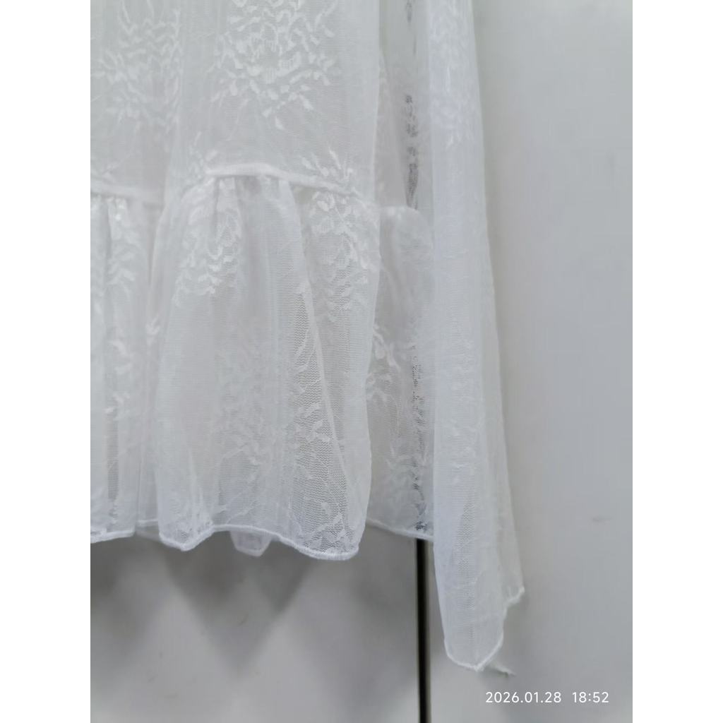Milyfashion See-Through Trắng Nửa Cổ Cao Ren Mỏng Tay Áo Thun Vải Jacquard Phong Cách Ballet
