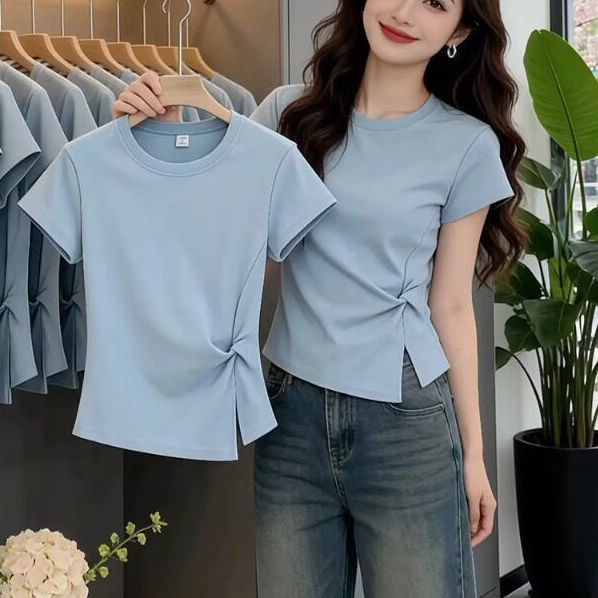 Áo thun nữ short-sleeve với thiết kế thắt nút cổ tròn phong cách Hàn Quốc, phù hợp mùa hè, dáng slim-fit.