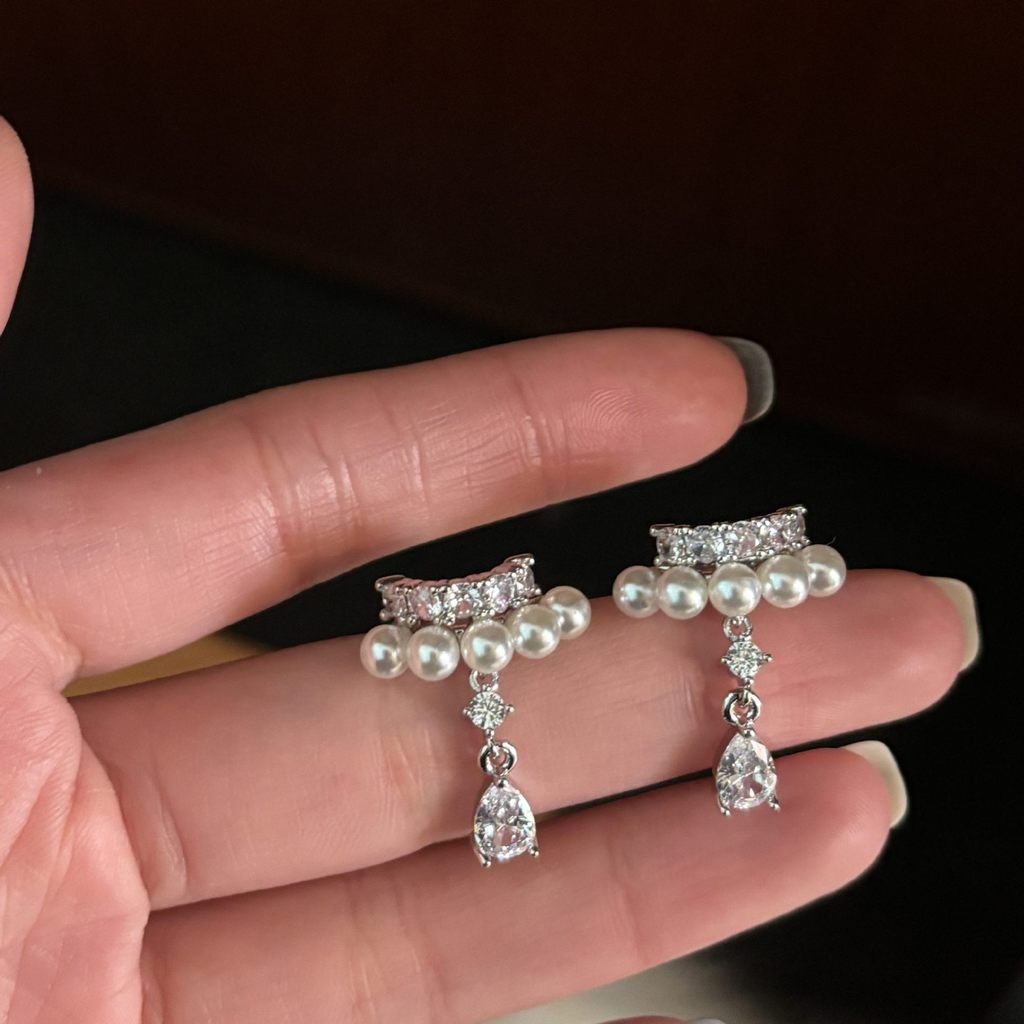 Mặt dây chuyền zircon và kẹp tai ngọc trai dành cho nữ, thiết kế không xuyên thấu