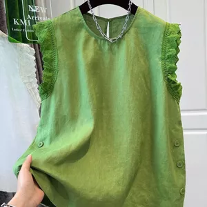 Mẫu áo sơ mi nữ mới mùa hè với cổ áo thiết kế độc đáo và ren tinh tế
